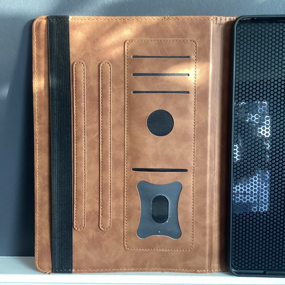 iPad Cover for Generations 7,8,9. - Picture 11 of 13